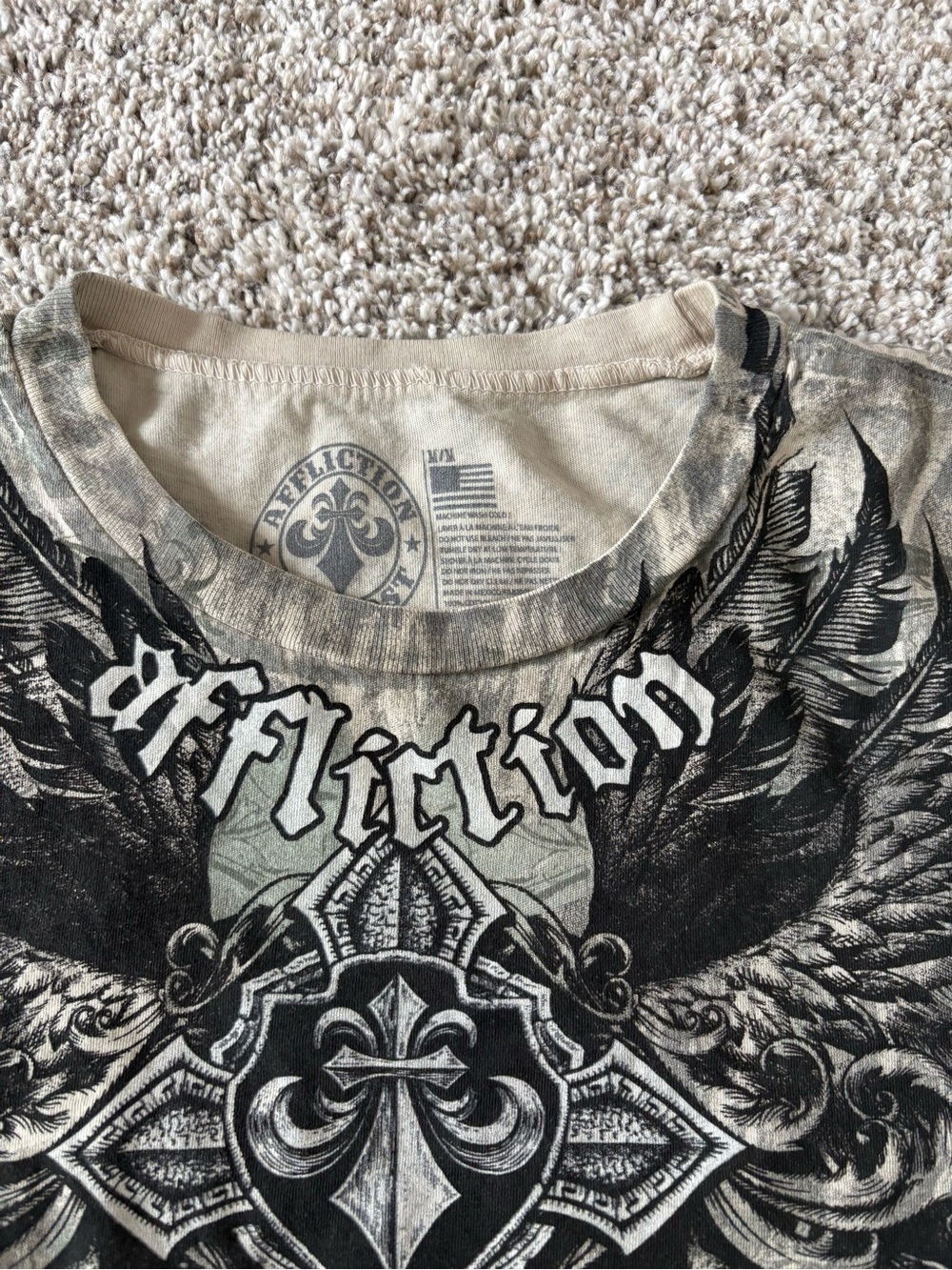 Affliction Shirt Womens Medium Ayala Camo Crop T Shirt Wings Cross Baby Tee Y2K - Picture 2 of 2